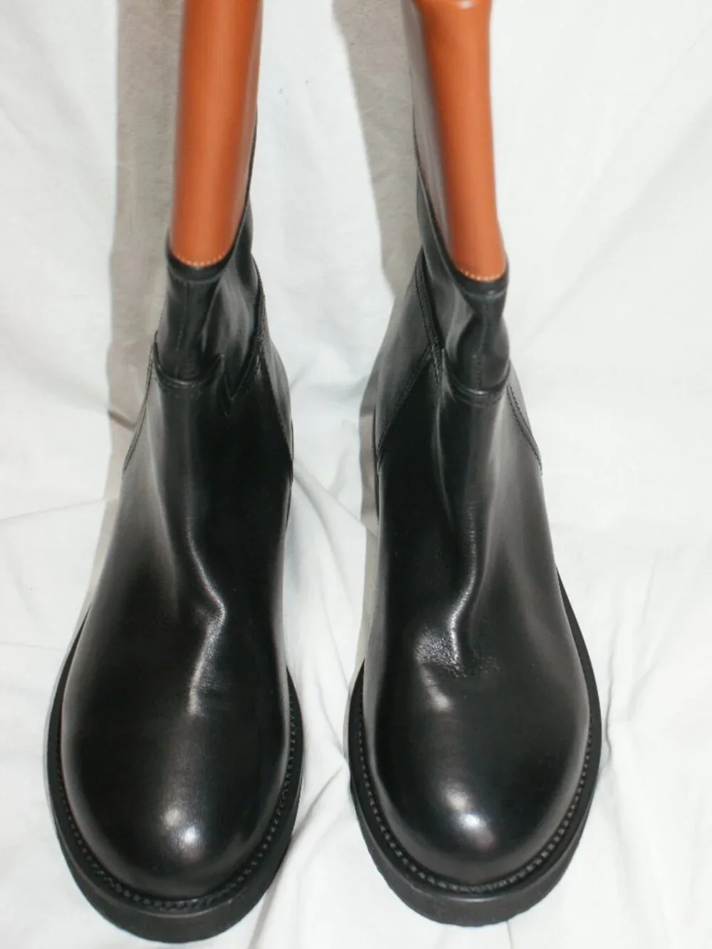 Aerosoles Medium Height 2-Tone Lug Sole Boots - size 8 - BRAND NEW